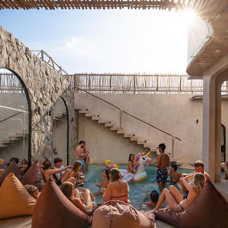 Atlas Gili Party Hostel Τζίλι Τραγουανγκάν Εξωτερικό φωτογραφία