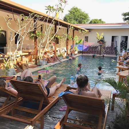 Atlas Gili Party Hostel Τζίλι Τραγουανγκάν Εξωτερικό φωτογραφία