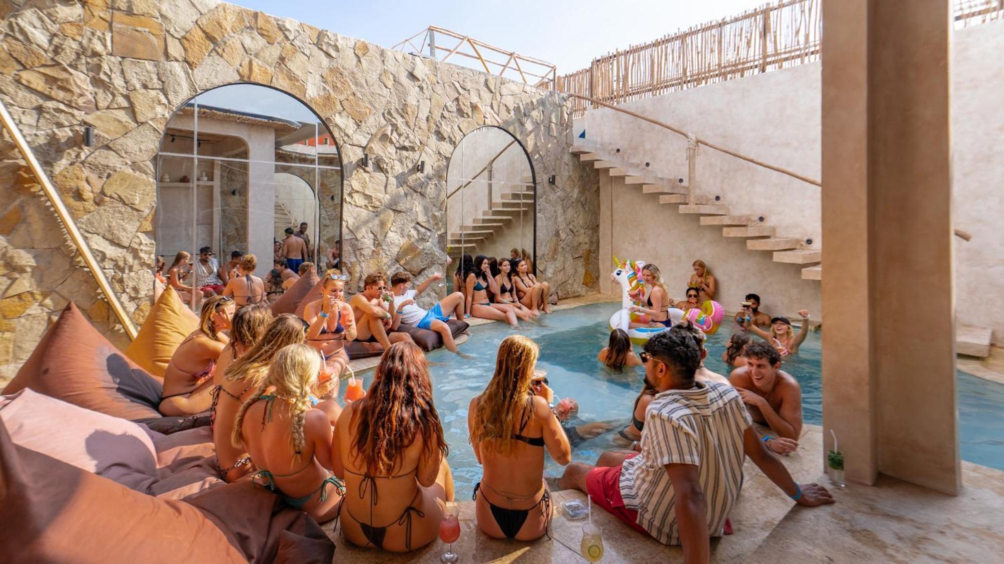 Atlas Gili Party Hostel Τζίλι Τραγουανγκάν Εξωτερικό φωτογραφία
