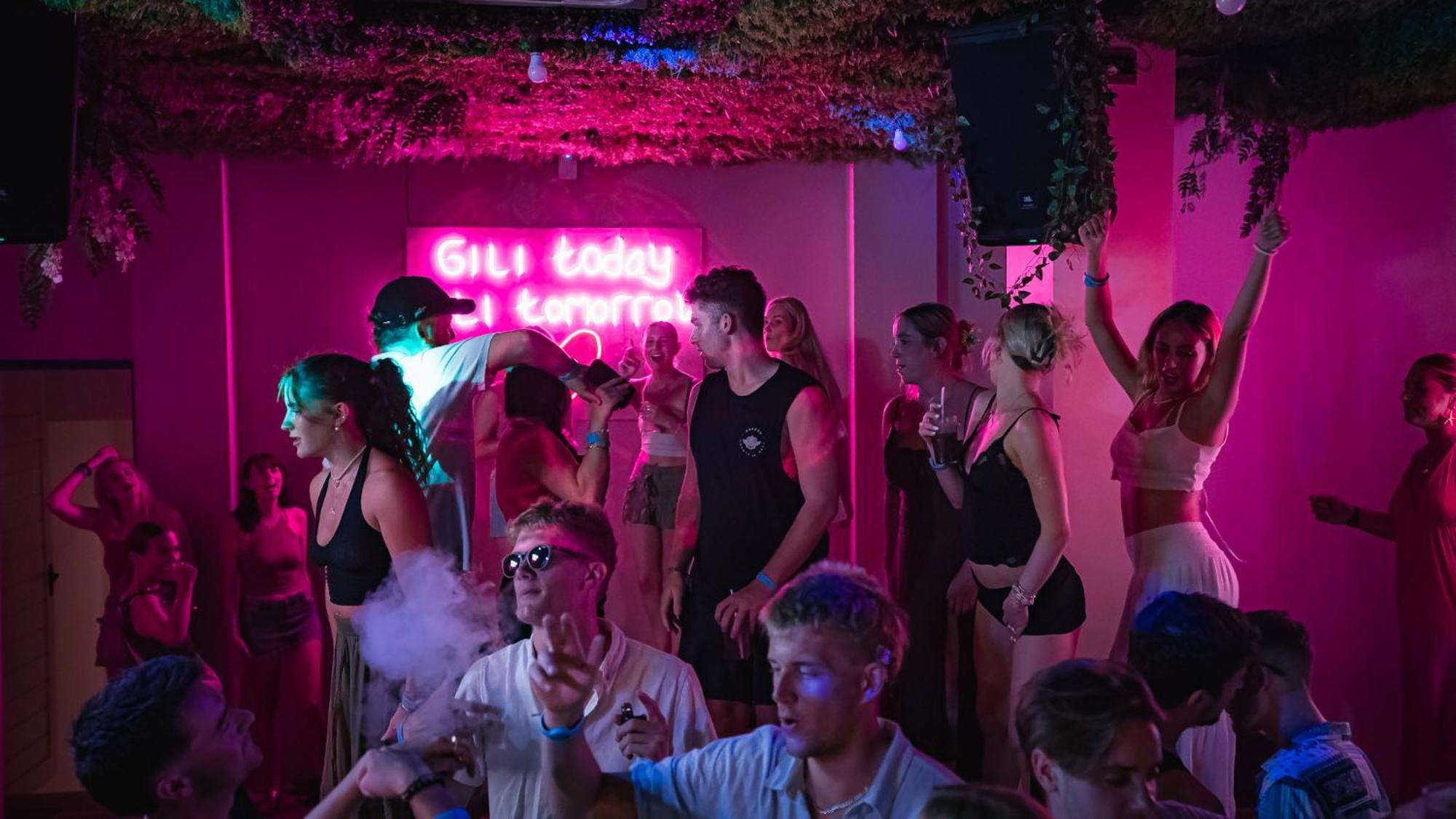 Atlas Gili Party Hostel Τζίλι Τραγουανγκάν Εξωτερικό φωτογραφία
