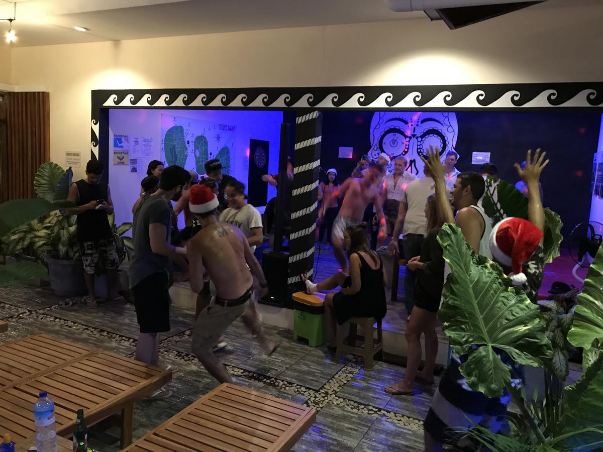 Atlas Gili Party Hostel Τζίλι Τραγουανγκάν Εξωτερικό φωτογραφία