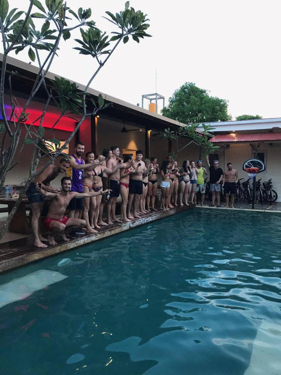Atlas Gili Party Hostel Τζίλι Τραγουανγκάν Εξωτερικό φωτογραφία